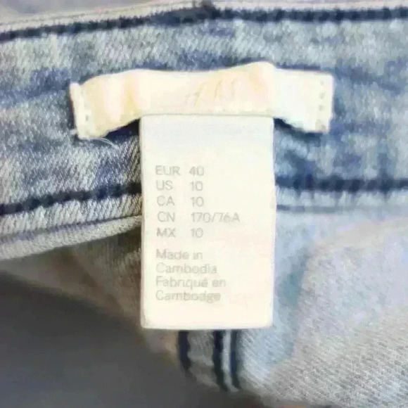 H & M Mid Rise Denim Booty Shorts Stretchy with Rolled Hem Size 10 - Picture 3 of 8